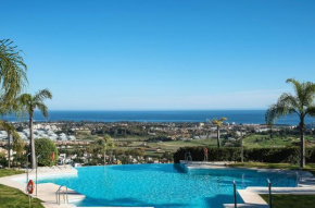 Wonderful 3-bedroom apartment with garden and amazing views Hacienda Senorio Cifuentes Marbella, Benahavis